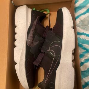 Nike Crater impact grade schooll size 7y brand new with orig box never been worn
